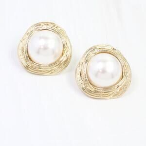 Enoch Pearl Stud Earrings – Gold